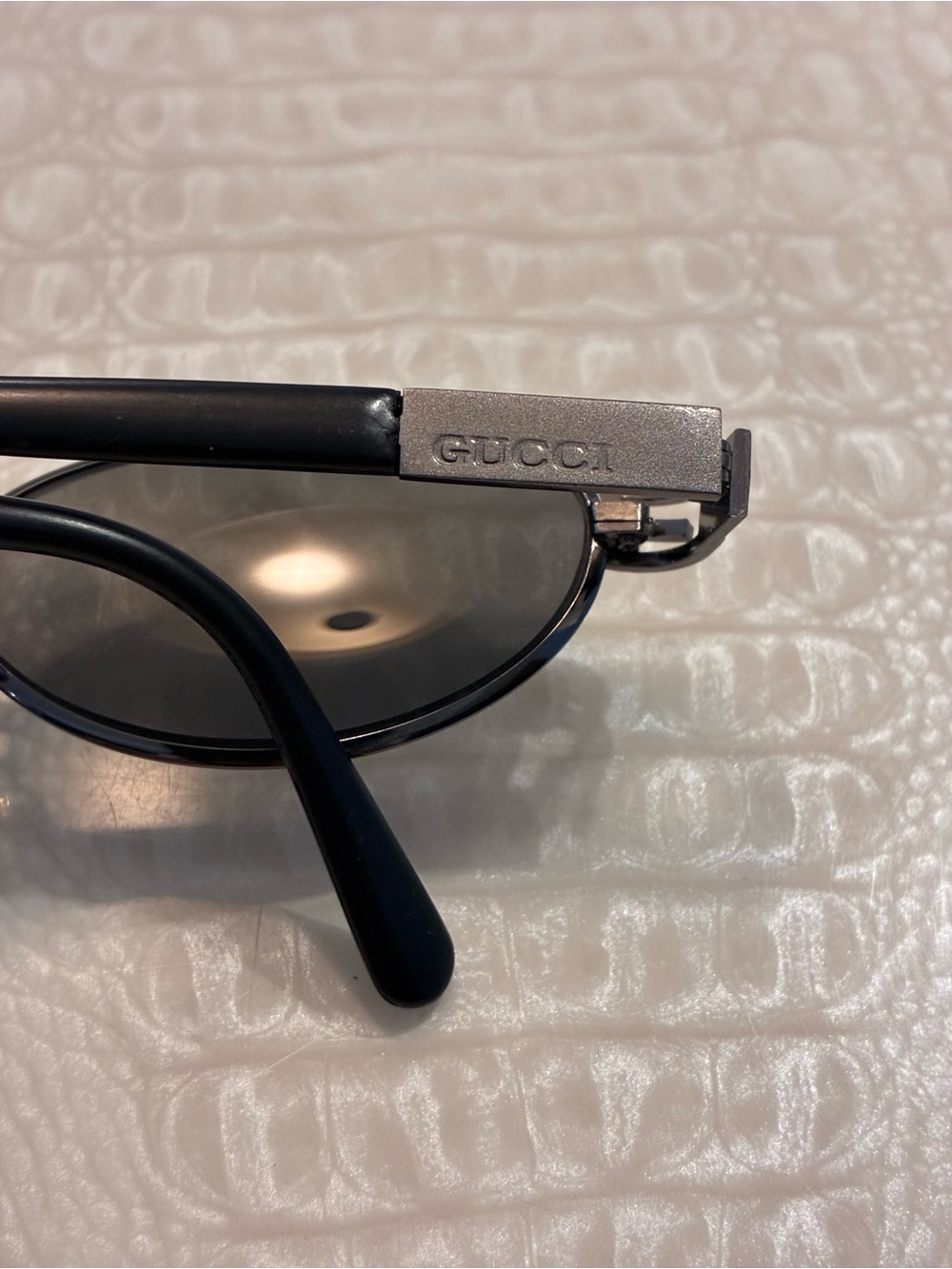 Gucci Black Metal Frame Sunglasses - Picture 2 of 13